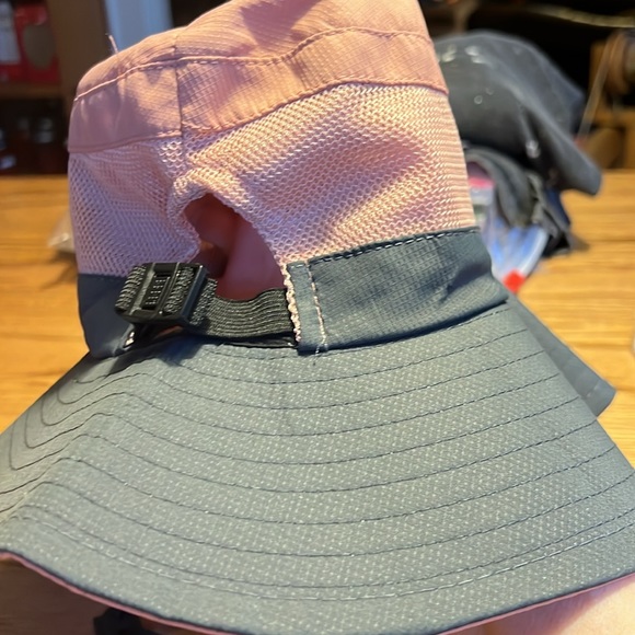 Sunshade hat. New without tags - Picture 2 of 3